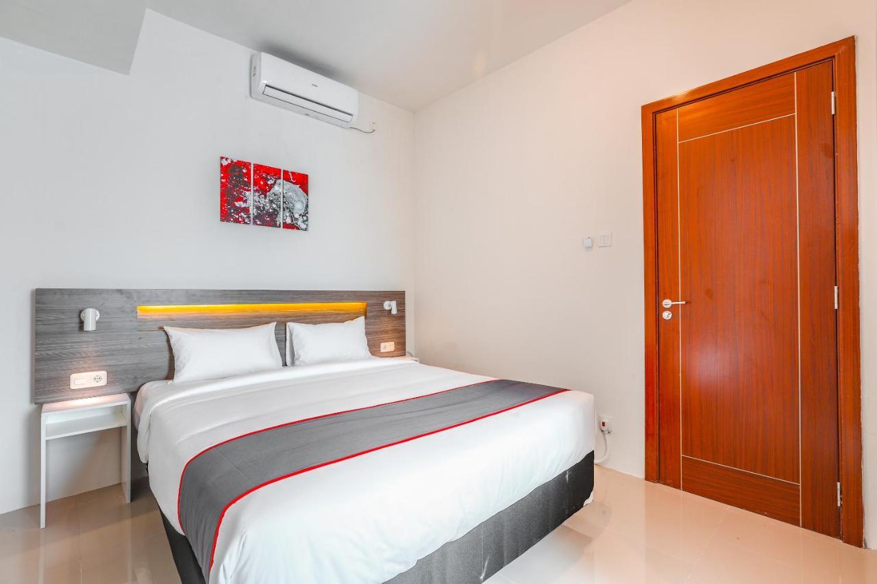 Super Oyo Collection O 16 Vittoria Residence Cakarta Dış mekan fotoğraf