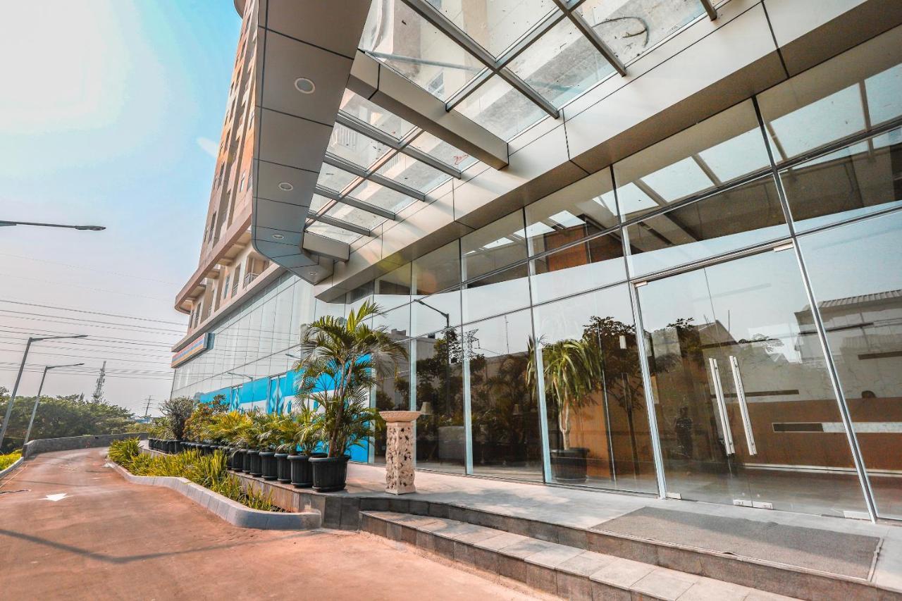 Super Oyo Collection O 16 Vittoria Residence Cakarta Dış mekan fotoğraf
