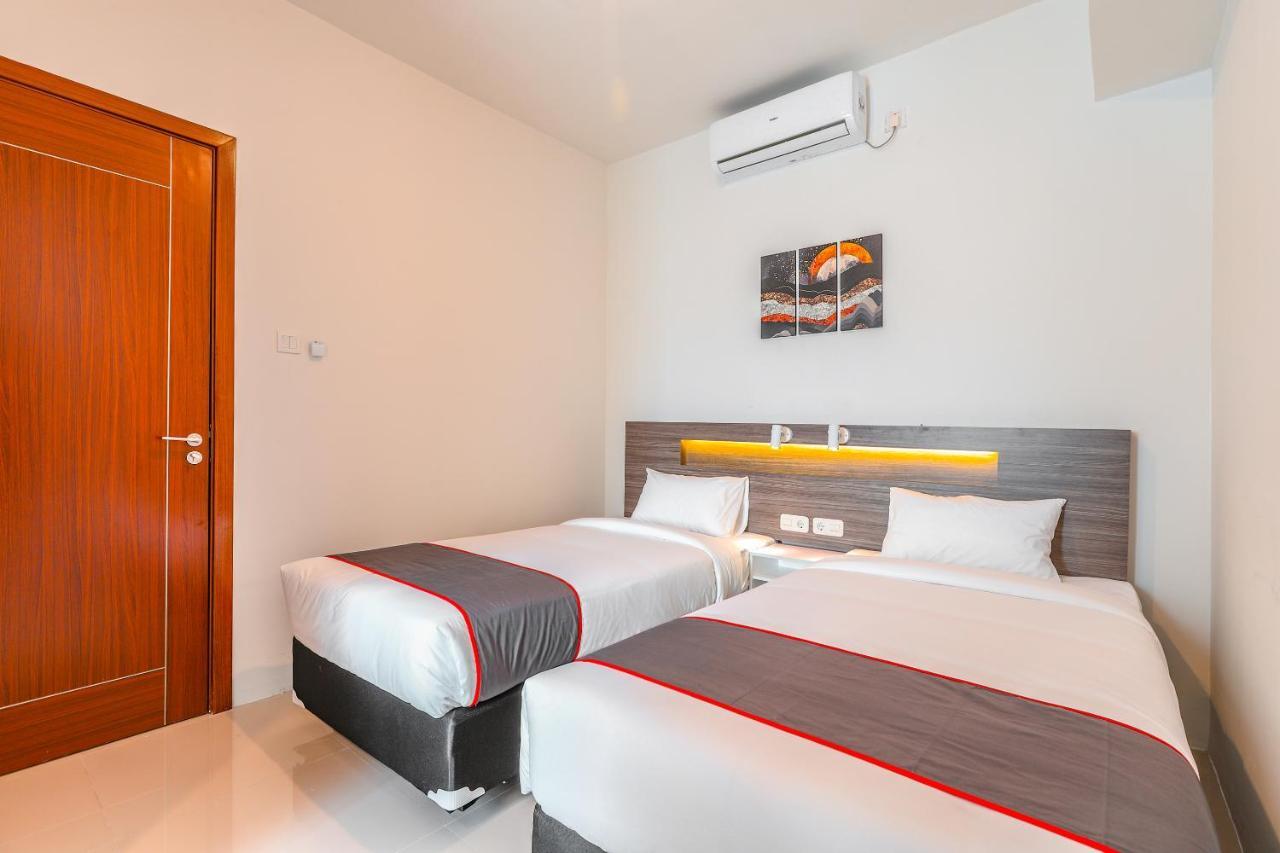 Super Oyo Collection O 16 Vittoria Residence Cakarta Dış mekan fotoğraf