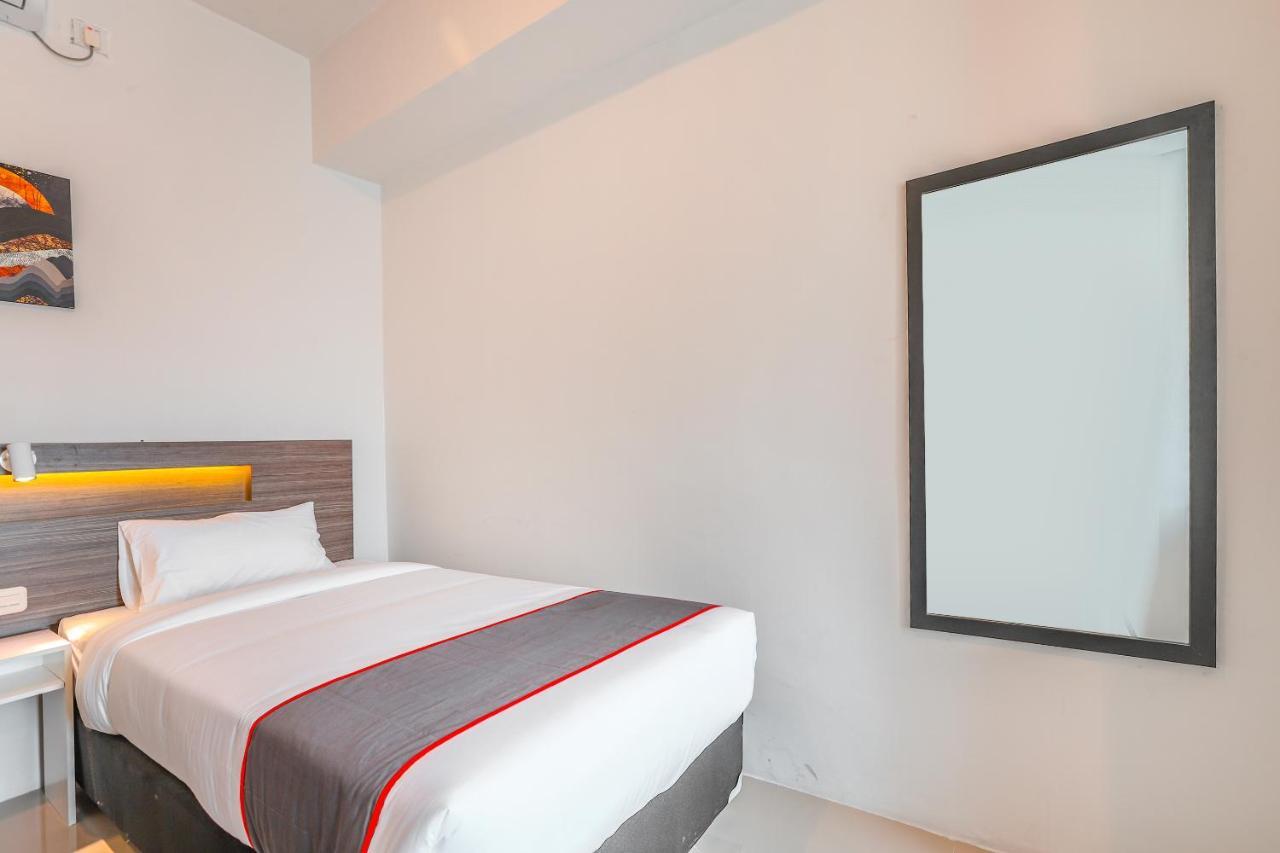 Super Oyo Collection O 16 Vittoria Residence Cakarta Dış mekan fotoğraf