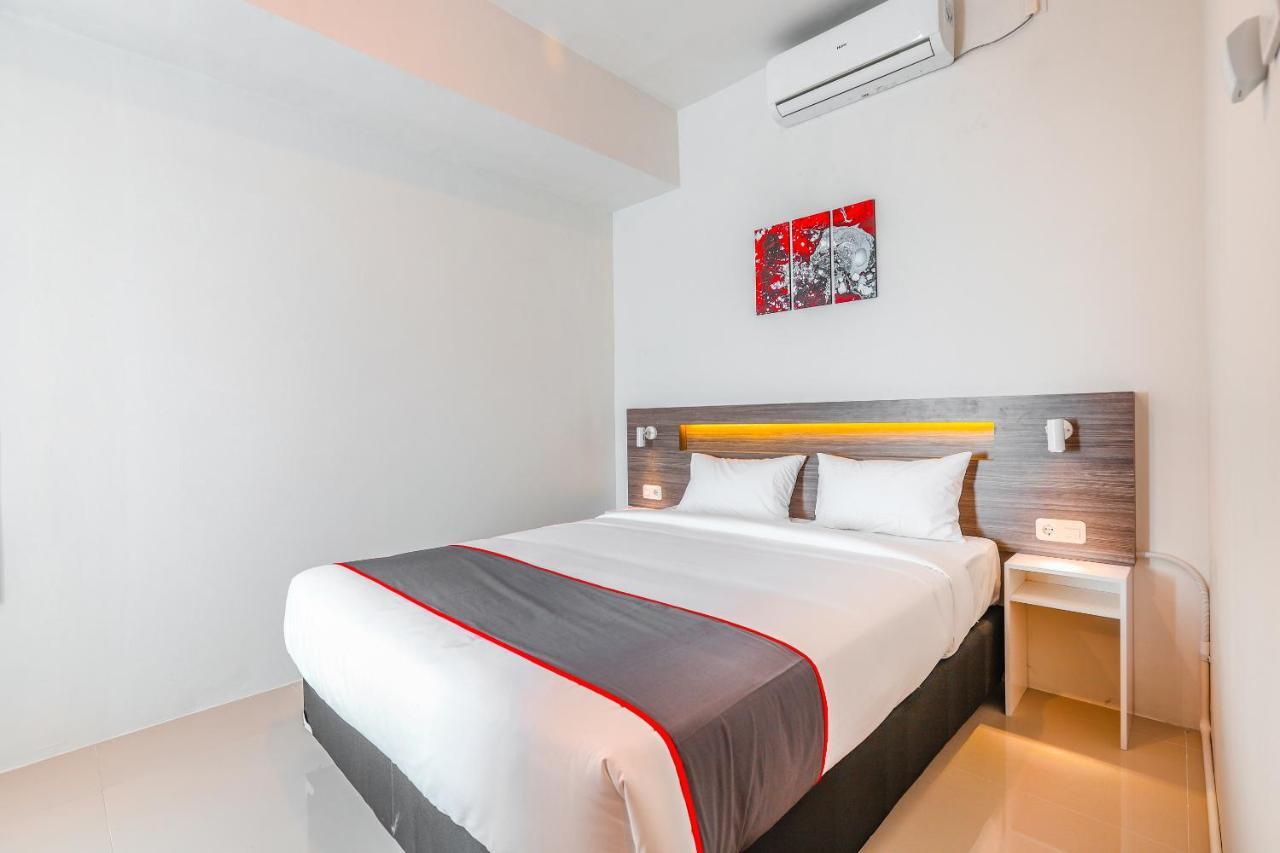 Super Oyo Collection O 16 Vittoria Residence Cakarta Dış mekan fotoğraf